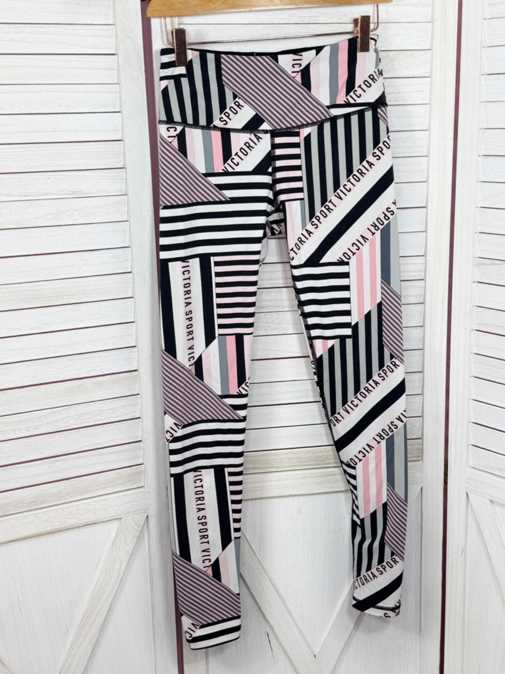 Victoria’s Secret Sport Geometric Bold Stripe Leggings Pink Grey XS Ankle Mid‎